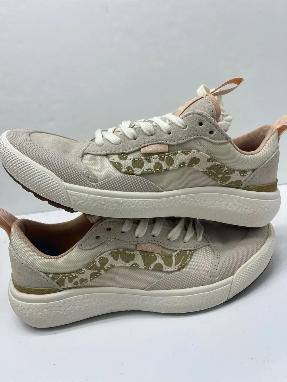 Vans WMNS Ultrarange Exo Se
Groovy Floral Khaki
VN0A4UWMKHK Sneakers - Picture 12 of 16